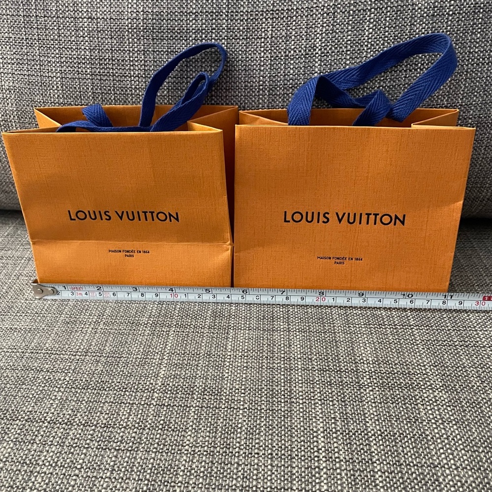 Mini Louis Vuitton paper bags - Picture 1 of 3